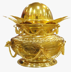 Kalash antiguo de latón con un grabado detallado de Ganesha y un tapo de coco texturizado. disponibles a precios de mayorista. - Product Image 6