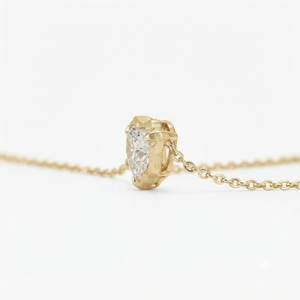 Pendentif classique en or jaune 18 carats avec diamant de laboratoire certifié IGI, taille cœur, serti clos, pour femme, idéal au quotidien - Product Image 2