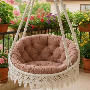 Fauteuil suspendu en macramé blanc avec coussin rose, chaise hamac bohème pour balcon, fauteuil suspendu fait main, décoration d'intérieur bohème confortable - Product Image 1