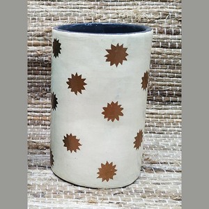 Support de bougie rond en métal blanc, fait main, motif floral en relief, décoration de maison et de jardin du Jammu et du Cachemire, Noël - Product Image 1