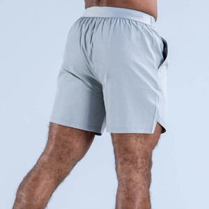Pantalones cortos de entrenamiento para hombre, color gris tormenta, de alta calidad, 6/8 de longitud, ligeros, con logotipo personalizado, cintura elástica y bolsillos laterales. - Product Image 4