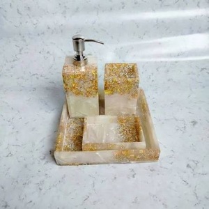 Ensemble de salle de bain rond moderne portable en résine acrylique bleu ciel de luxe ILAHI, trois pièces, motif floral, Uttar Pradesh - Product Image 6