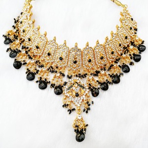 Parure de bijoux de mariée vintage indienne en cuivre plaqué or et zircon, motif floral, pour femme, élégance royale traditionnelle pour mariage et fête - Product Image 2