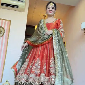 Robe de soirée en soie brodée pour femme – Robe ethnique prête-à-porter à manches longues avec travail de sequins de 5 mm - Product Image 1