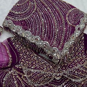 Sari de soirée en tissu fin de qualité supérieure, orné de perles, de paillettes et de broderies de perles, avec un chemisier confectionné par des designers, par Royal Export. - Product Image 3