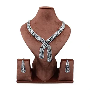 Parure de bijoux de luxe en laiton plaqué rhodium avec zircone cubique rouge rubis, magnifique collier et boucles d'oreilles pendantes en cristal CZ pour mariée - Product Image 2
