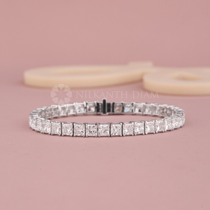 Elegante brazalete de diamantes de corte redondo con diamantes creados en laboratorio con claridad VVS para mujeres, de la India. - Product Image 1