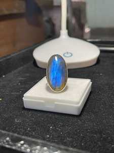 Anillo de Plata de Ley 92.5 con Labradorita Azul – Joyería con Gema Ovalada - Product Image 1