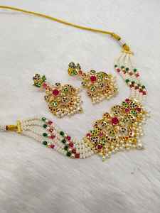 Élégant ensemble de collier et de boucles d'oreilles indien AD Superbes bijoux pour femmes Parfait pour les mariages et les occasions festives - Product Image 6