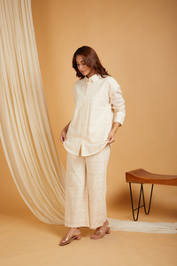 Conjunto de Camisa y Pantalones con Bordado de Ojales y Botones, Manga Larga, Cuello Camisero, Estilo Casual, Venta al Por Mayor en Surat - Product Image 5