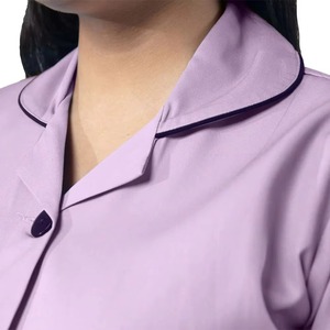 เสื้อสครับสีลาเวนเดอร์สำหรับผู้หญิง แขนสั้น คอวี มีกระเป๋า ชุดยูนิฟอร์มโรงพยาบาล ผ้าทอผสมฝ้ายและโพลีเอสเตอร์ - Product Image 3