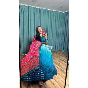 Diseñador Lehenga Choli para fiestas Ropa tradicional china con secuencia y trabajo de hilo - Product Image 3