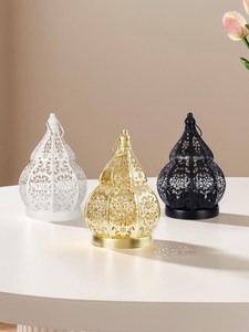 Lanterne en métal ajourée pour bougie, lanterne suspendue vintage, centre de table ajouré style bohème, décoration de mariage et de patio - Product Image 2