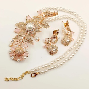 Collier Pendentif en Cristal de Quartz Rose et Perles, Design Feuille Victorienne, Plaqué Or, Bijou Bohème Tendance, Certifié IGI, Cadeau Tendance - Product Image 1