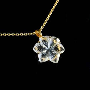 Pendentif Fleur en Cristal de Quartz AAA Sculpté à la Main, Collier Fleur en Cristal de Quartz pour Femme, Pendentif en Pierre Précieuse, Bijoux Faits Main - Product Image 3