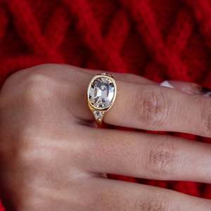 Bague de luxe en or jaune 14 carats avec diamant champagne, élégante bague solitaire à taille coussin avec diamant de laboratoire pour femme, certifiée IGI - Product Image 3