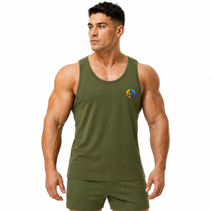 El estilo clásico brinda suavidad y comodidad, y las costuras impecables a la camiseta sin mangas para hombre, con una ligereza ideal para salidas informales y viajes a la playa. - Product Image 1
