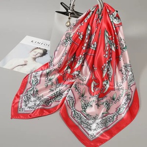 Écharpe carrée en soie 100% pour femmes, motif floral, rouge rose, accessoire de mode multifonctionnel, toutes saisons - Product Image 1