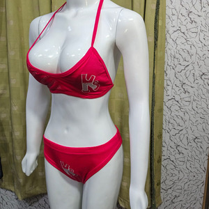 ชุดบิกินี่แบบ 3 ชิ้นสำหรับผู้หญิง ชุดว่ายน้ำเซ็กซี่แบบผูกคอ ลายปักสีชมพู สำหรับฤดูร้อน - Product Image 4