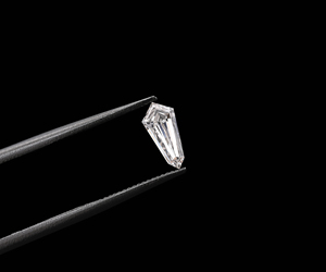 OM GEMS Diamante Cultivado en Laboratorio de 0.32 Ct, Corte Escudo Único, Color CVD E-F, Perforado con Láser, Certificado IGI, Piedra Suelta para Joyería - Product Image 3