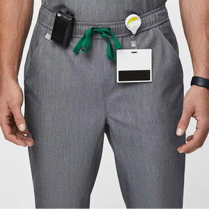 Tenue médicale personnalisée pour le personnel soignant avec haut à manches courtes coupe décontractée, pantalon droit, coutures renforcées et faciles à porter - Product Image 5