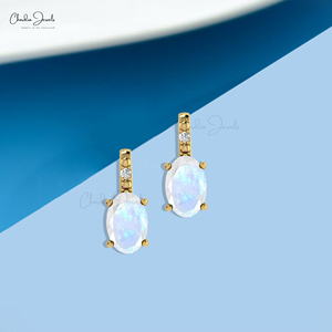 Boucles d'oreilles clous en or massif 14 carats avec pierre de lune naturelle 6x4mm sertie à griffes et accentuées de diamants, fermoir poussoir, vente en gros - Product Image 6