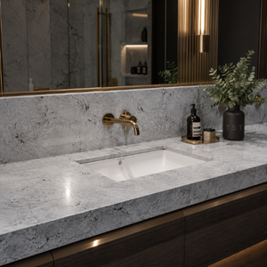 Dalle de granit blanc d'Alaska avec des motifs minéraux prononcés et des sculptures aux tons blancs vifs, accents décoratifs - Product Image 3
