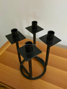 Candelabro de mediados de siglo de hierro negro Vintage raro, soporte decorativo forjado a mano para el hogar o el regalo de Navidad - Product Image 5
