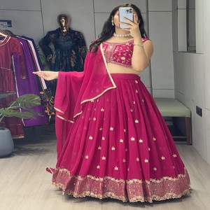 VASTRA COTTAGE Elegante Conjunto de Lehenga Choli Semisentado de Georgette Rosa Bordado para Fiesta con Dupatta de Georgette Bordada - Product Image 3