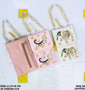 Mini sacs à main brodés faits à la main avec poignée en perles – Sacs à bandoulière de créateur motif paon et éléphant pour soirée - Product Image 1