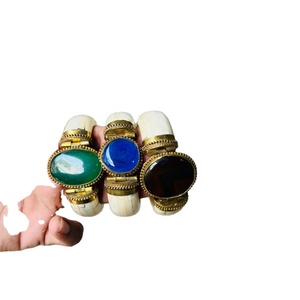 กำไลข้อมือทำจากกระดูกแกะสลักด้วยมือ ทนทาน งานฝีมือธรรมชาติ โดย Perfect Enterprises - Product Image 1