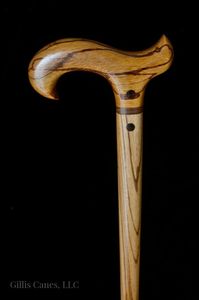 Bastón de madera hecho a mano con mango de latón grabado, elegante bastón de estilo vintage para hombres y mujeres, regalo y uso personal. - Product Image 1