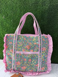 กระเป๋าโท้ทผ้าฝ้ายแท้ 100% ลายดอกไม้เย็บติดกัน พร้อมซิปแต่งระบายสีชมพู สไตล์โบฮีเมียน กระเป๋าช้อปปิ้งแบบมีฉนวนกันความร้อน สำหรับผู้ค้าส่ง - Product Image 4