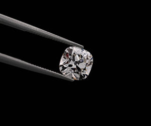 Diamant de laboratoire de 3,0 carats, taille coussin unique, coupe ancienne, couleur E-F, pureté VVS2, certifié IGI, finition polie, qualité de coupe EX, créé en laboratoire - Product Image 3