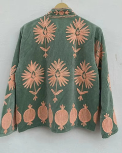 Veste courte élégante en velours Suzani, matelassée, écologique, faite à la main, brodée, réversible, florale, style bohème indien - Product Image 2