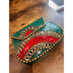 Pochette de soirée de luxe pour femme avec finition argent antique, élégant accessoire de mode en cristal RR ENTERPRISES Inde - Product Image 1