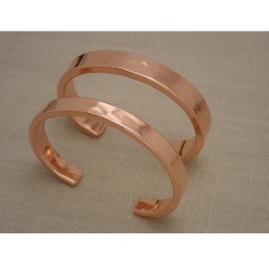 Brazalete Unisex de Cobre Martillado para Bienestar, Ajustable, Moderno, Hecho a Mano, en Caja de Regalo - Product Image 5