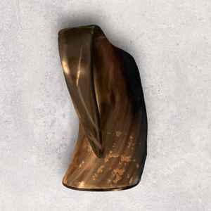 Jarra de Cuerno Artesanal de la Cultura Vikinga, Jarra Vikinga para Beber, Hecha en India, Cuerno Natural para Beber - Product Image 1