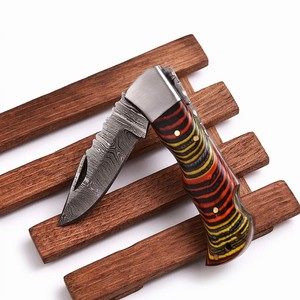 Navaja de bolsillo plegable de acero de Damasco hecha a mano con mango de resina multicolor y pasadores de latón - Proveedor mayorista al por mayor - Product Image 4