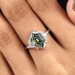 Anillo de Sello de Moissanita Verde de Corte Hexagonal de 3CT Inspirado en la Naturaleza, Plata 925, Estilo Moderno, Regalo para Aniversario, Fiesta, Amuletos - Product Image 1