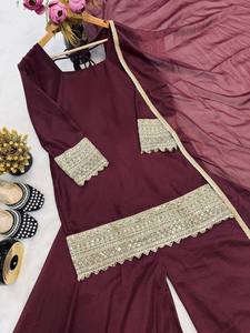 Ensemble Kurta et pantalon en soie bordeaux traditionnel indien pakistanais pour femme, coupe ample longueur ras du sol, tenue de mariage - Product Image 4
