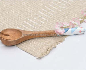 Cuchara de cocina de madera hecha a mano hecha de madera maciza natural Utensilio de cocina duradero Ideal para revolver servir y cocinar - Product Image 5