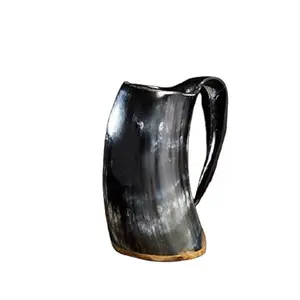 Fournisseur authentique vendant une corne à boire de buffle naturelle de qualité exceptionnelle corne de Viking sculptée corne à boire de Viking antique