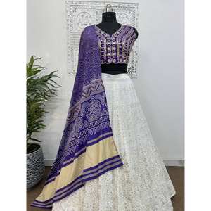 Lehenga choli เครื่องประดับของนักออกแบบชาติพันธุ์พร้อมงานปักที่มีลำดับที่ซับซ้อน - Product Image 1