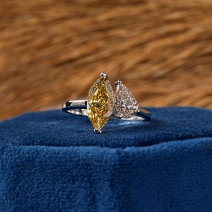 Anillo Toi Et Moi de Plata de Ley 925 Original con Moissanita Amarilla de Corte Marquesa y Pera, Joyería para Bodas y Fiestas - Product Image 6
