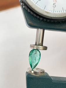 Lote de Gemas Verdes Naturales, Piedras Verdes Sueltas Facetadas en Forma de Lágrima para la Fabricación de Joyas, Venta al por Mayor, BALAJI GEMS JEWELLERY, 1.55 Quilates - Product Image 2