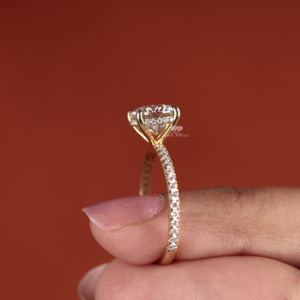Anillo de compromiso solitario de oro de 14K con diamante redondo cultivado en laboratorio, banda pavé, joyería nupcial minimalista, fabricante mayorista personalizado - Product Image 4