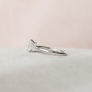 Anillo de Compromiso con Diamante Corte Asscher, Plata 925, Engaste de Garras, Joyería Clásica para Mujer - Product Image 2