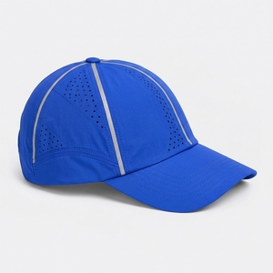Gorra clásica para correr diseñada para mayor comodidad con tela transpirable, construcción ligera y cobertura práctica para actividades al aire libre. - Product Image 2