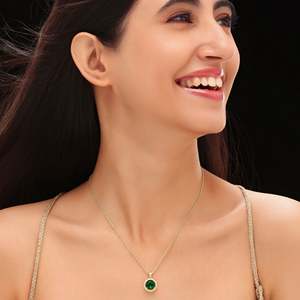 PRAO Collar con colgante fino Anti-deslustre redondo Esmeralda Accesorio elegante y lujoso - Product Image 2